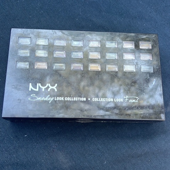 Nyx Box of Smokey Look Collection - Picture 2 of 4